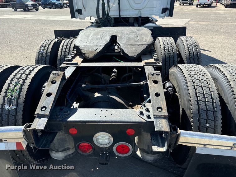 image for item MV9060 2020 Freightliner Cascadia PT126SLP semi truck