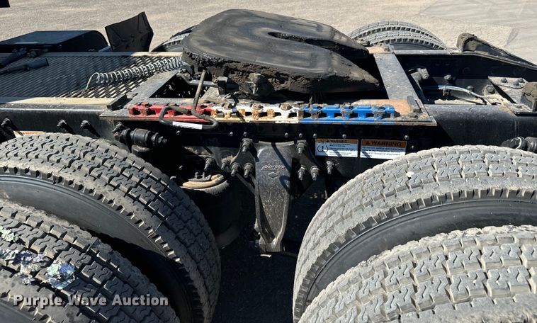 image for item MV9060 2020 Freightliner Cascadia PT126SLP semi truck