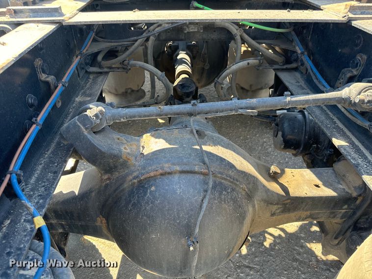 image for item MV9060 2020 Freightliner Cascadia PT126SLP semi truck