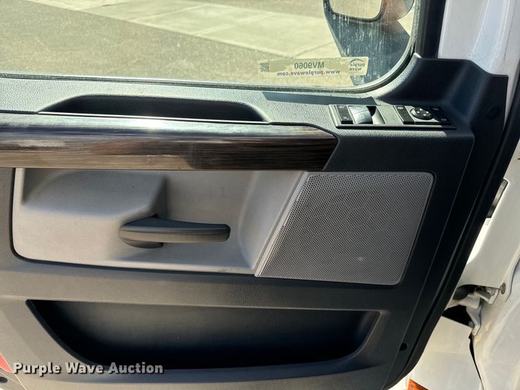 image for item MV9060 2020 Freightliner Cascadia PT126SLP semi truck