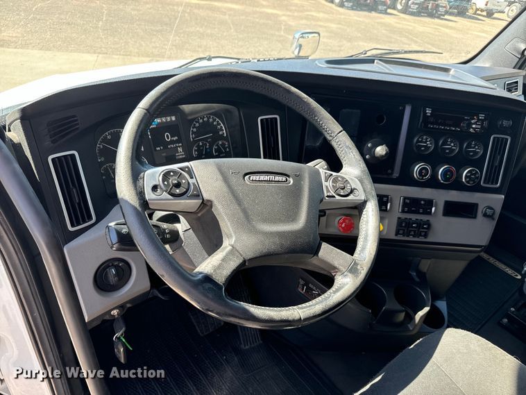 image for item MV9060 2020 Freightliner Cascadia PT126SLP semi truck