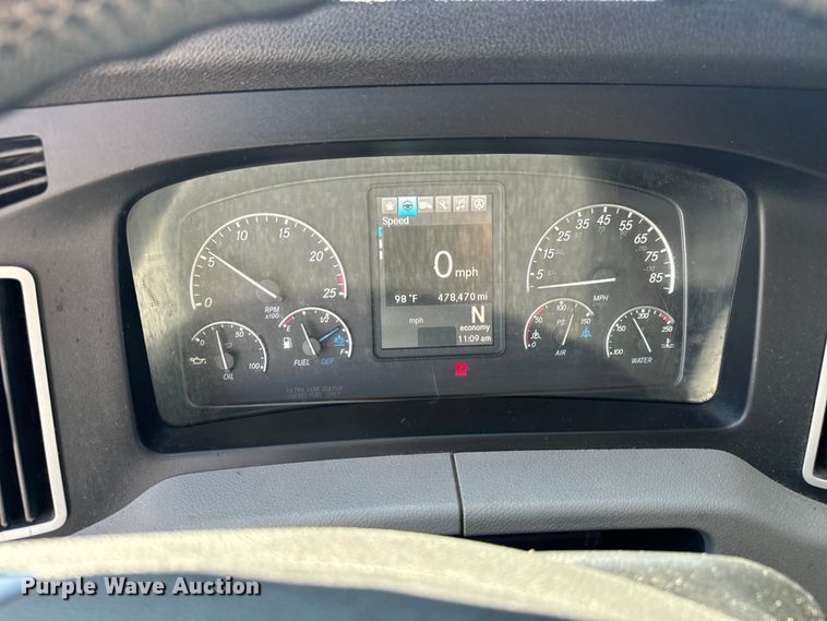 image for item MV9060 2020 Freightliner Cascadia PT126SLP semi truck