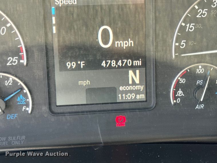 image for item MV9060 2020 Freightliner Cascadia PT126SLP semi truck