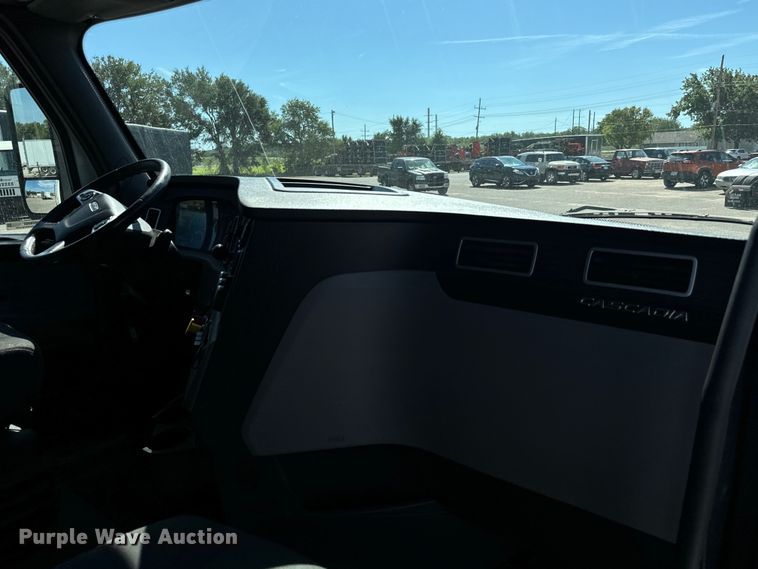 image for item MV9060 2020 Freightliner Cascadia PT126SLP semi truck