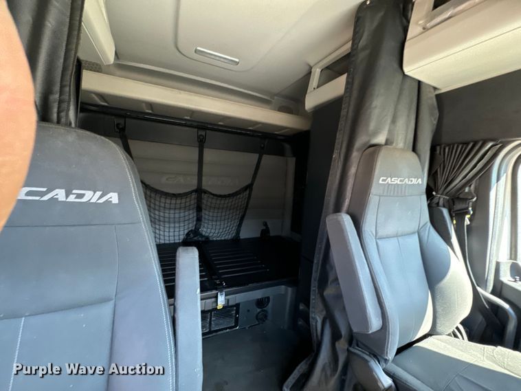 image for item MV9060 2020 Freightliner Cascadia PT126SLP semi truck