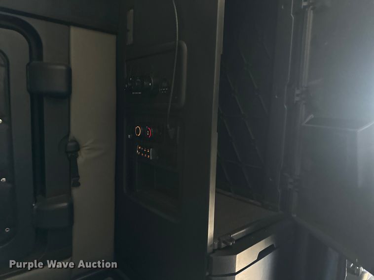 image for item MV9060 2020 Freightliner Cascadia PT126SLP semi truck