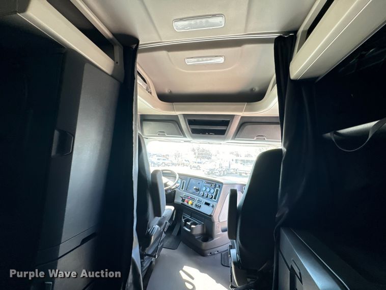 image for item MV9060 2020 Freightliner Cascadia PT126SLP semi truck