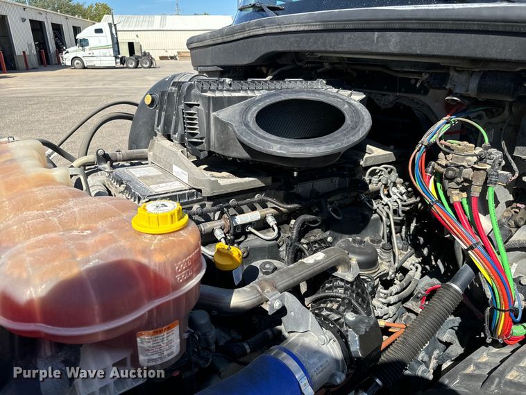 image for item MV9060 2020 Freightliner Cascadia PT126SLP semi truck