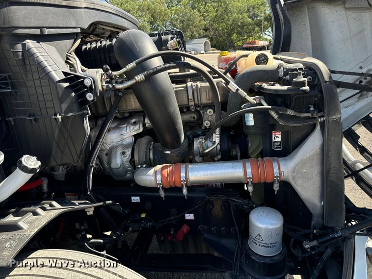 image for item MV9060 2020 Freightliner Cascadia PT126SLP semi truck