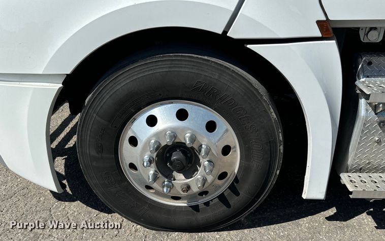 image for item MV9060 2020 Freightliner Cascadia PT126SLP semi truck