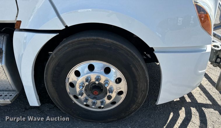 image for item MV9060 2020 Freightliner Cascadia PT126SLP semi truck