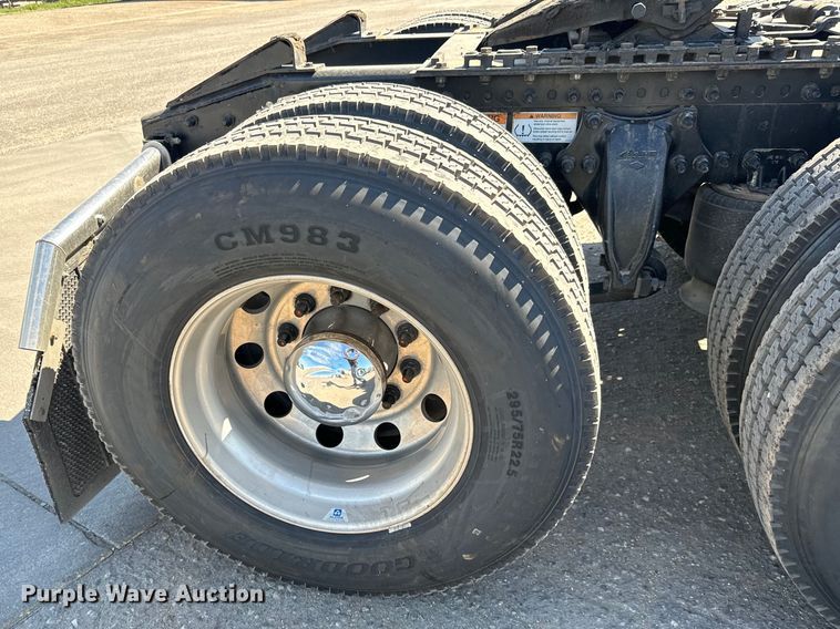 image for item MV9060 2020 Freightliner Cascadia PT126SLP semi truck