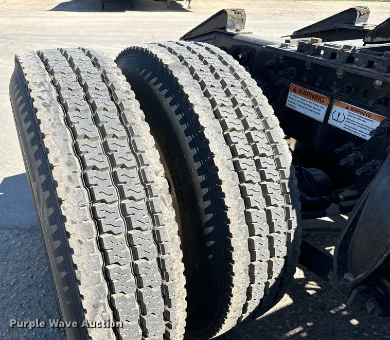 image for item MV9060 2020 Freightliner Cascadia PT126SLP semi truck