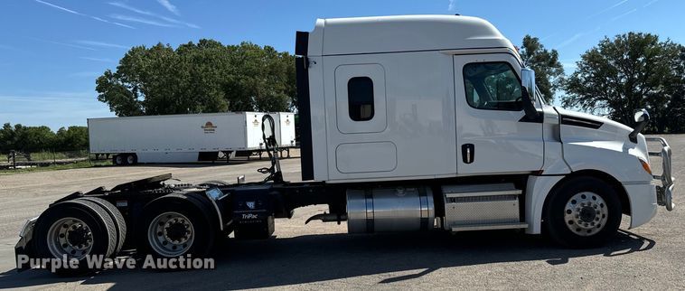 image for item MV9061 2020 Freightliner Cascadia PT126SLP semi truck