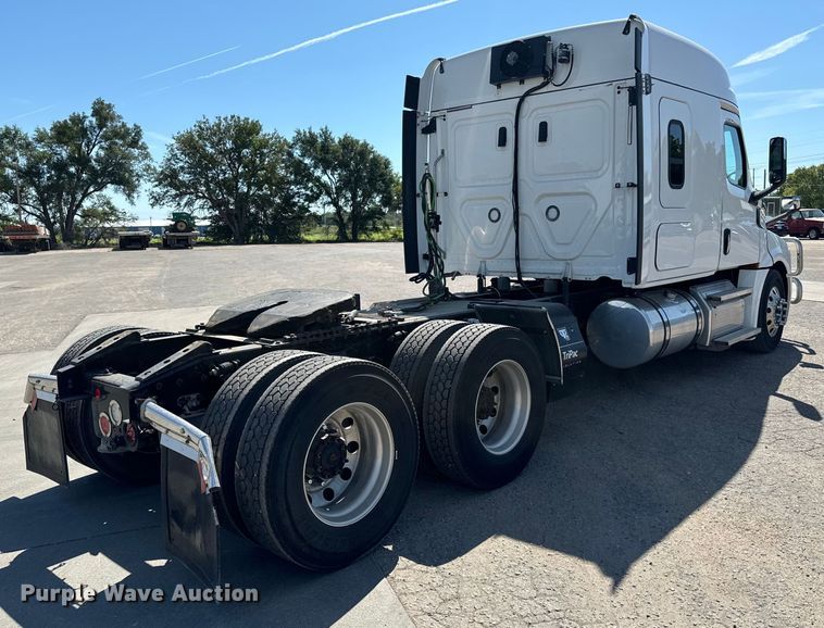 image for item MV9061 2020 Freightliner Cascadia PT126SLP semi truck