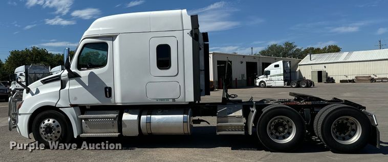 image for item MV9061 2020 Freightliner Cascadia PT126SLP semi truck