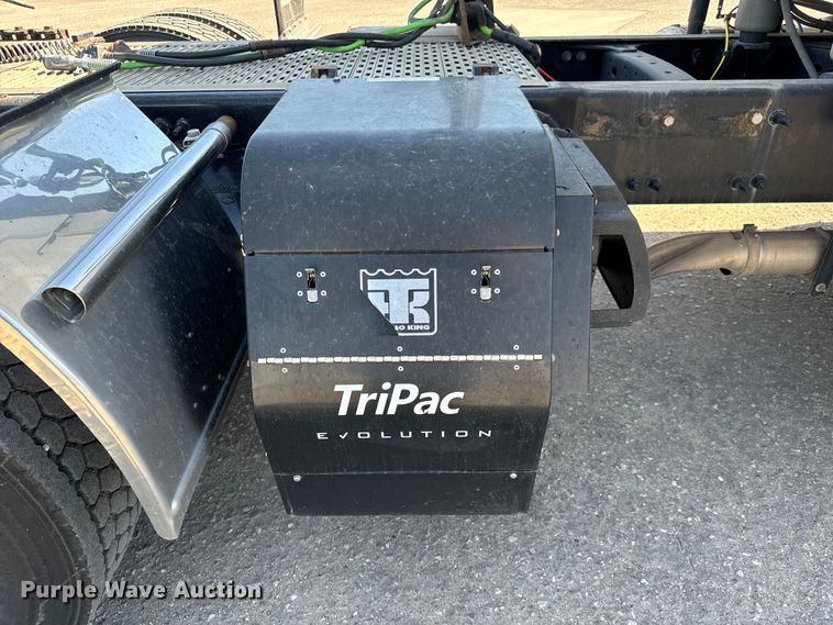 image for item MV9061 2020 Freightliner Cascadia PT126SLP semi truck