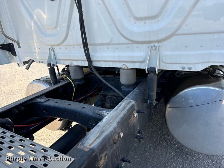 image for item MV9061 2020 Freightliner Cascadia PT126SLP semi truck