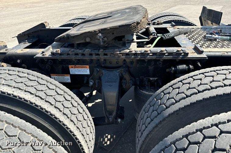 image for item MV9061 2020 Freightliner Cascadia PT126SLP semi truck