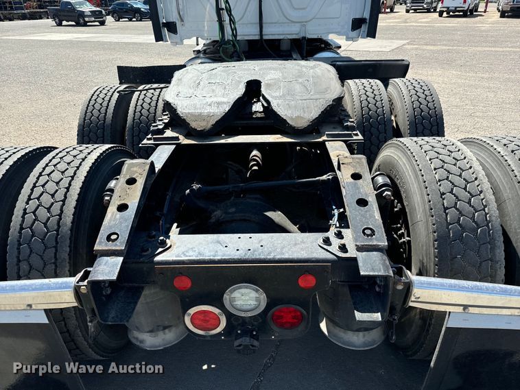 image for item MV9061 2020 Freightliner Cascadia PT126SLP semi truck