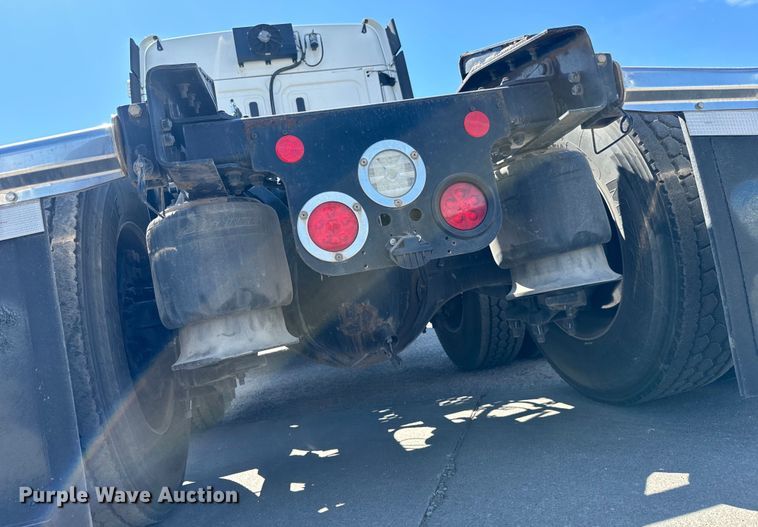 image for item MV9061 2020 Freightliner Cascadia PT126SLP semi truck