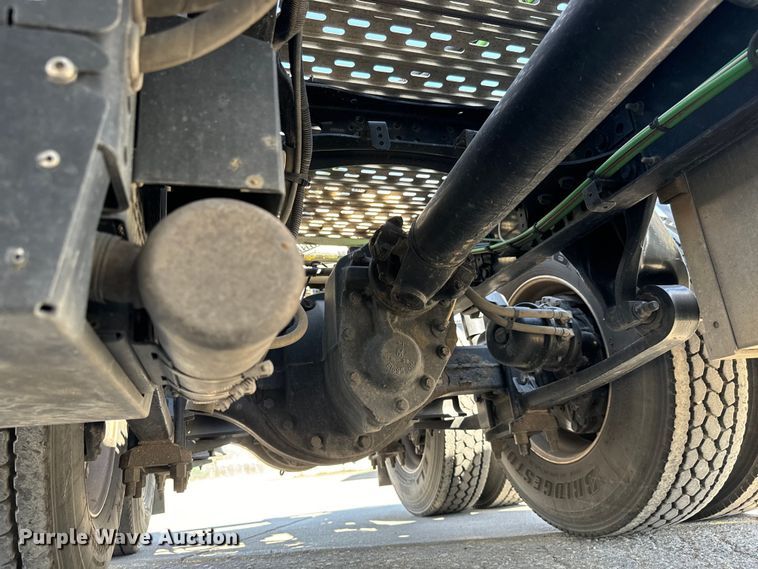 image for item MV9061 2020 Freightliner Cascadia PT126SLP semi truck