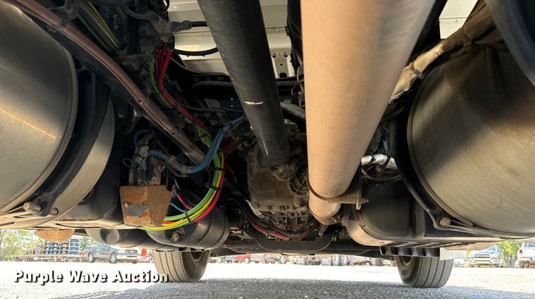 image for item MV9061 2020 Freightliner Cascadia PT126SLP semi truck