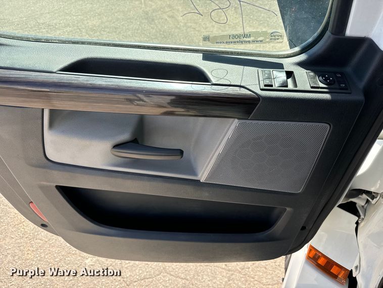 image for item MV9061 2020 Freightliner Cascadia PT126SLP semi truck