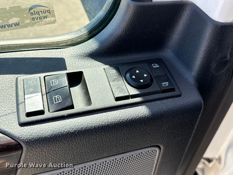 image for item MV9061 2020 Freightliner Cascadia PT126SLP semi truck