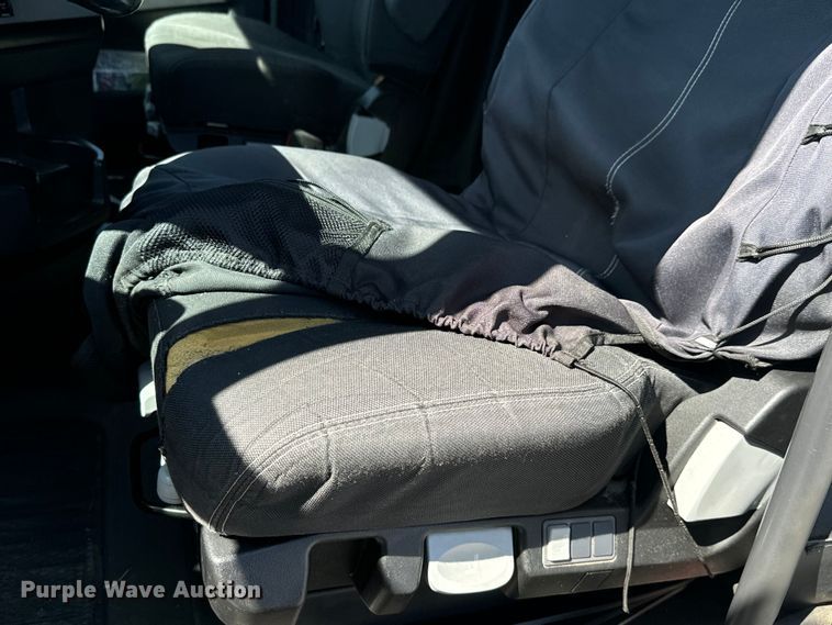 image for item MV9061 2020 Freightliner Cascadia PT126SLP semi truck