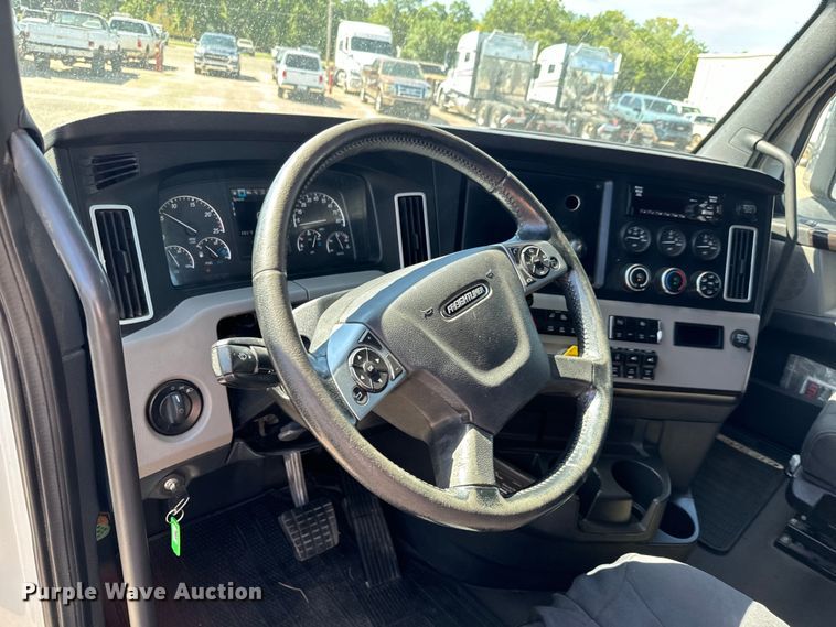 image for item MV9061 2020 Freightliner Cascadia PT126SLP semi truck