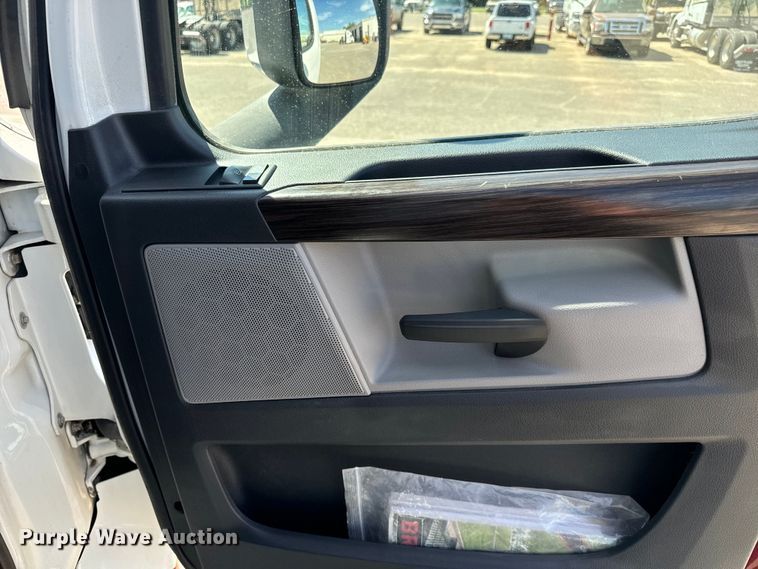 image for item MV9061 2020 Freightliner Cascadia PT126SLP semi truck