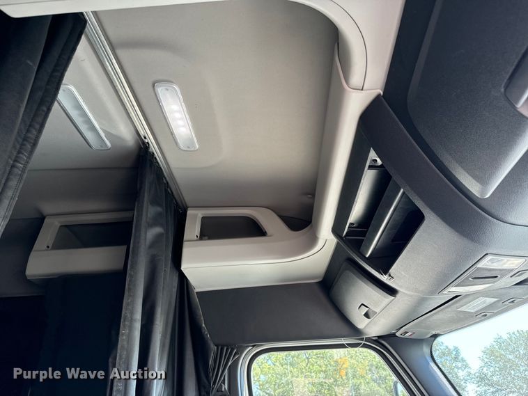 image for item MV9061 2020 Freightliner Cascadia PT126SLP semi truck