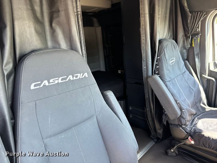 image for item MV9061 2020 Freightliner Cascadia PT126SLP semi truck