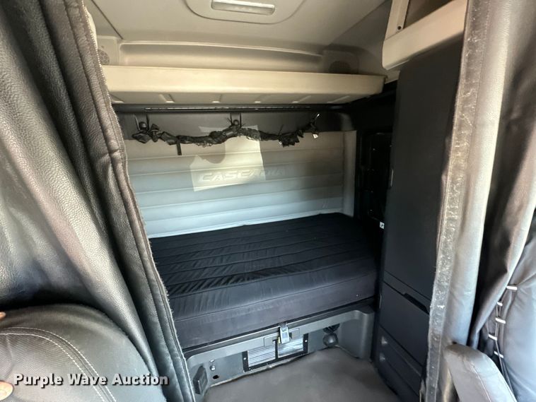 image for item MV9061 2020 Freightliner Cascadia PT126SLP semi truck