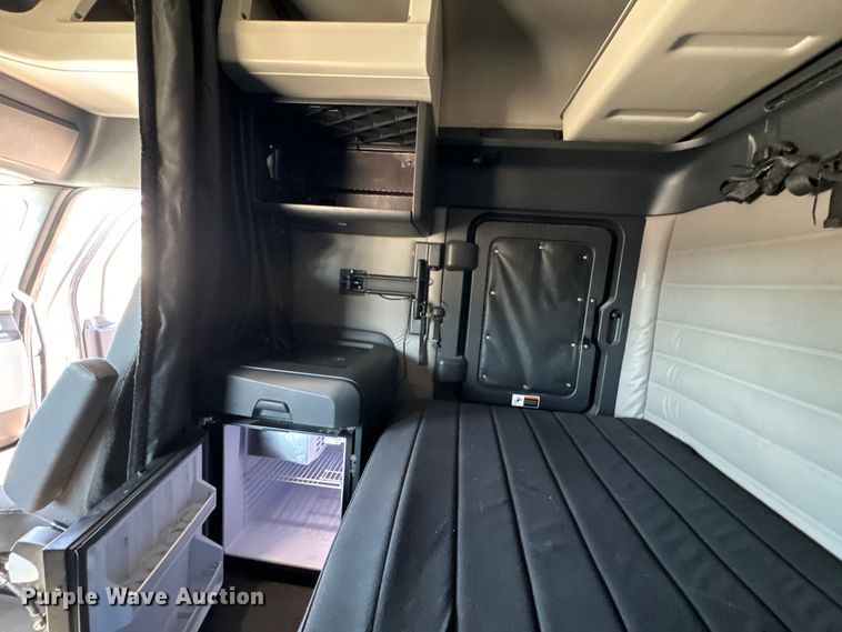 image for item MV9061 2020 Freightliner Cascadia PT126SLP semi truck