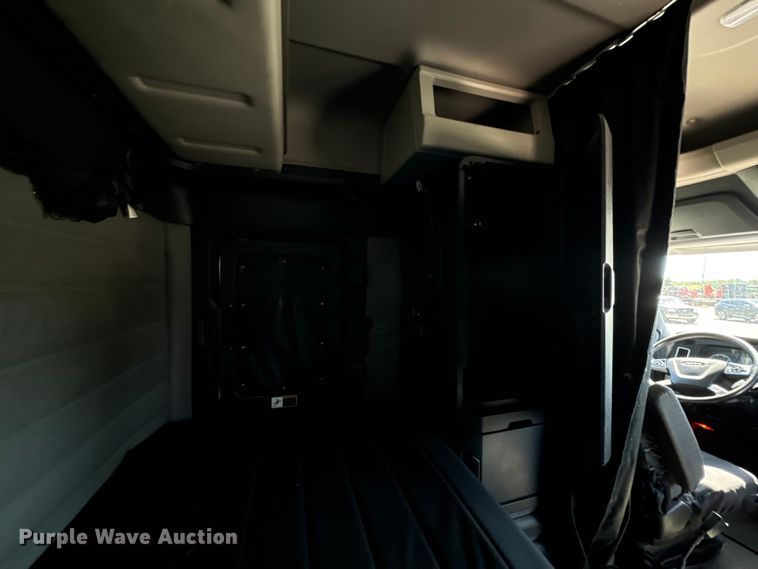 image for item MV9061 2020 Freightliner Cascadia PT126SLP semi truck