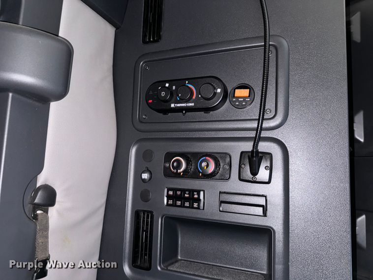 image for item MV9061 2020 Freightliner Cascadia PT126SLP semi truck