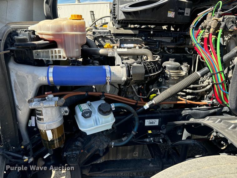 image for item MV9061 2020 Freightliner Cascadia PT126SLP semi truck