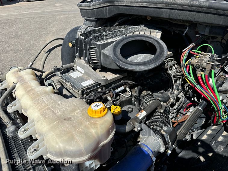 image for item MV9061 2020 Freightliner Cascadia PT126SLP semi truck