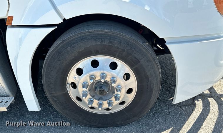 image for item MV9061 2020 Freightliner Cascadia PT126SLP semi truck