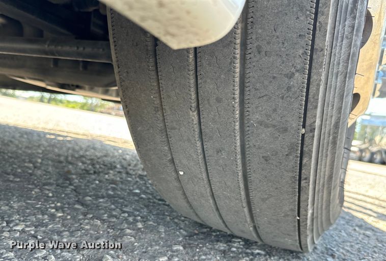 image for item MV9061 2020 Freightliner Cascadia PT126SLP semi truck