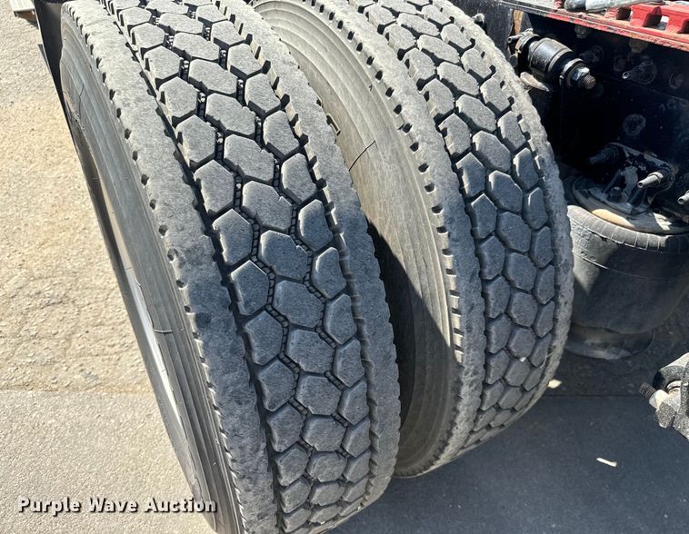 image for item MV9061 2020 Freightliner Cascadia PT126SLP semi truck