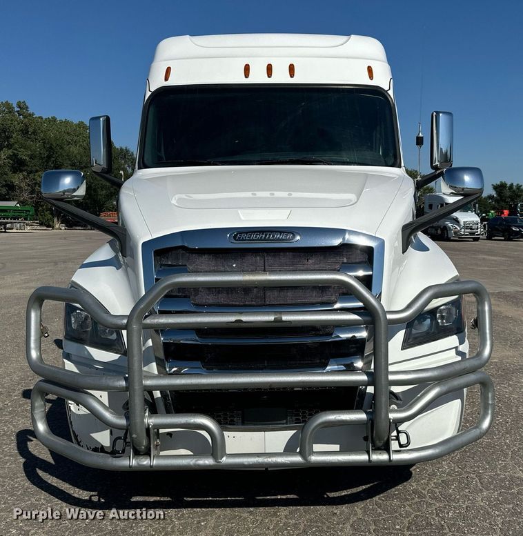 image for item MV9087 2019 Freightliner Cascadia semi truck