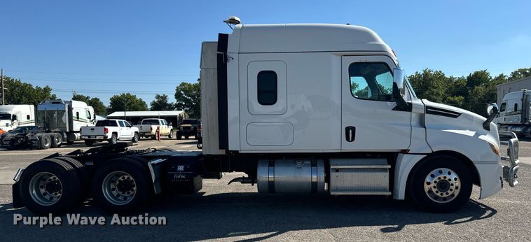 image for item MV9087 2019 Freightliner Cascadia semi truck