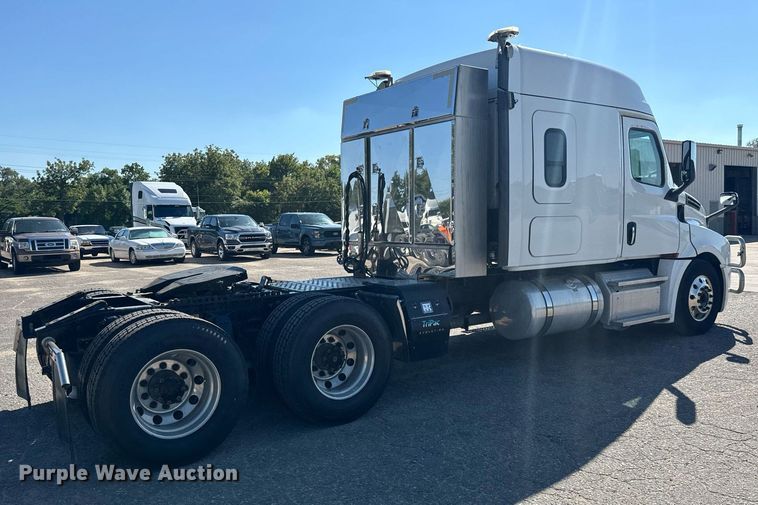 image for item MV9087 2019 Freightliner Cascadia semi truck