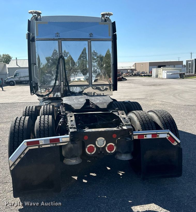 image for item MV9087 2019 Freightliner Cascadia semi truck