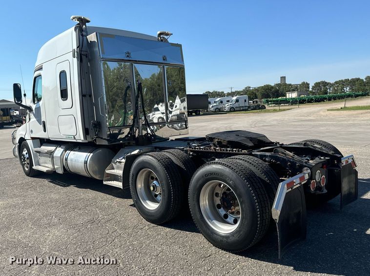 image for item MV9087 2019 Freightliner Cascadia semi truck