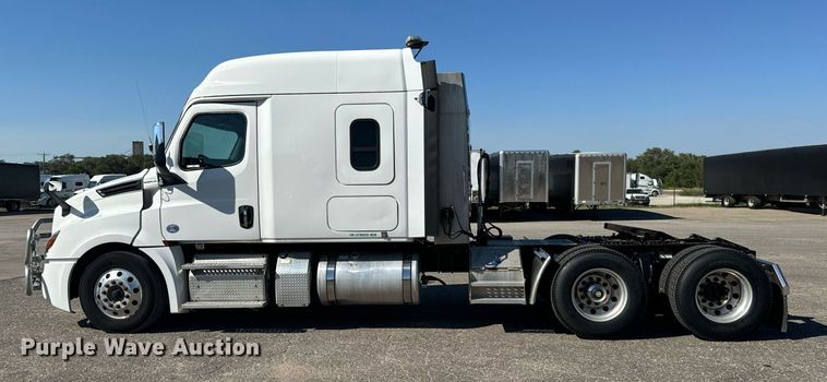 image for item MV9087 2019 Freightliner Cascadia semi truck