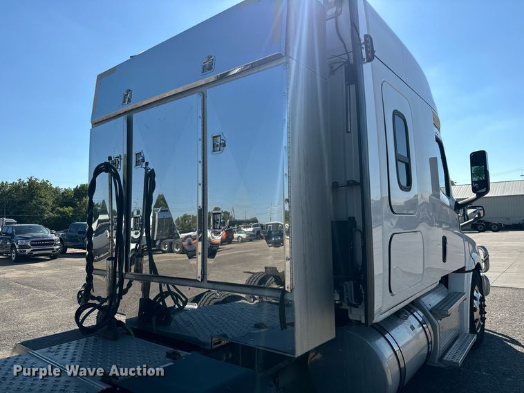 image for item MV9087 2019 Freightliner Cascadia semi truck